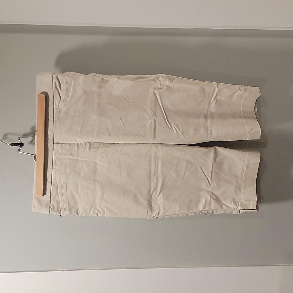 Cream Capris Cargo Pants by Laura Scott